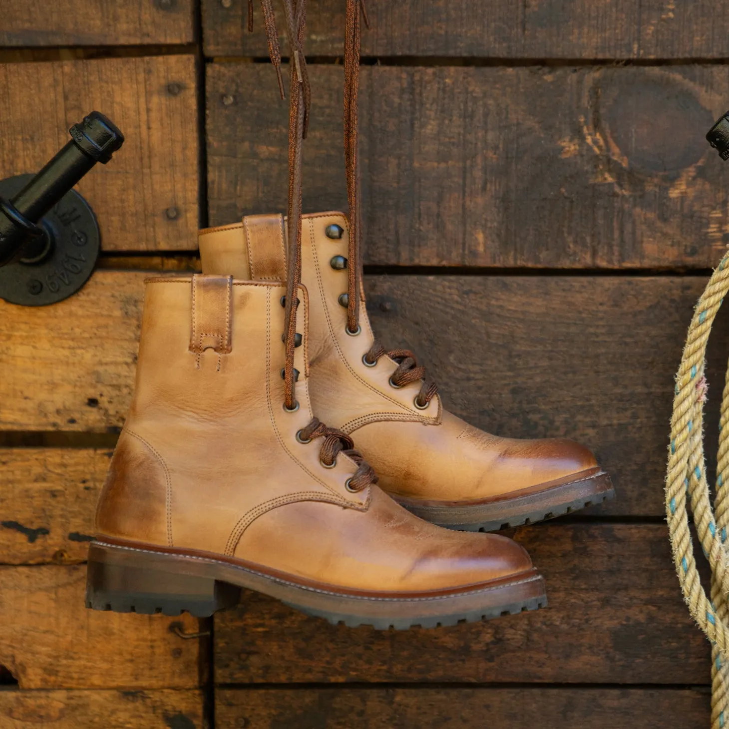 August Boots