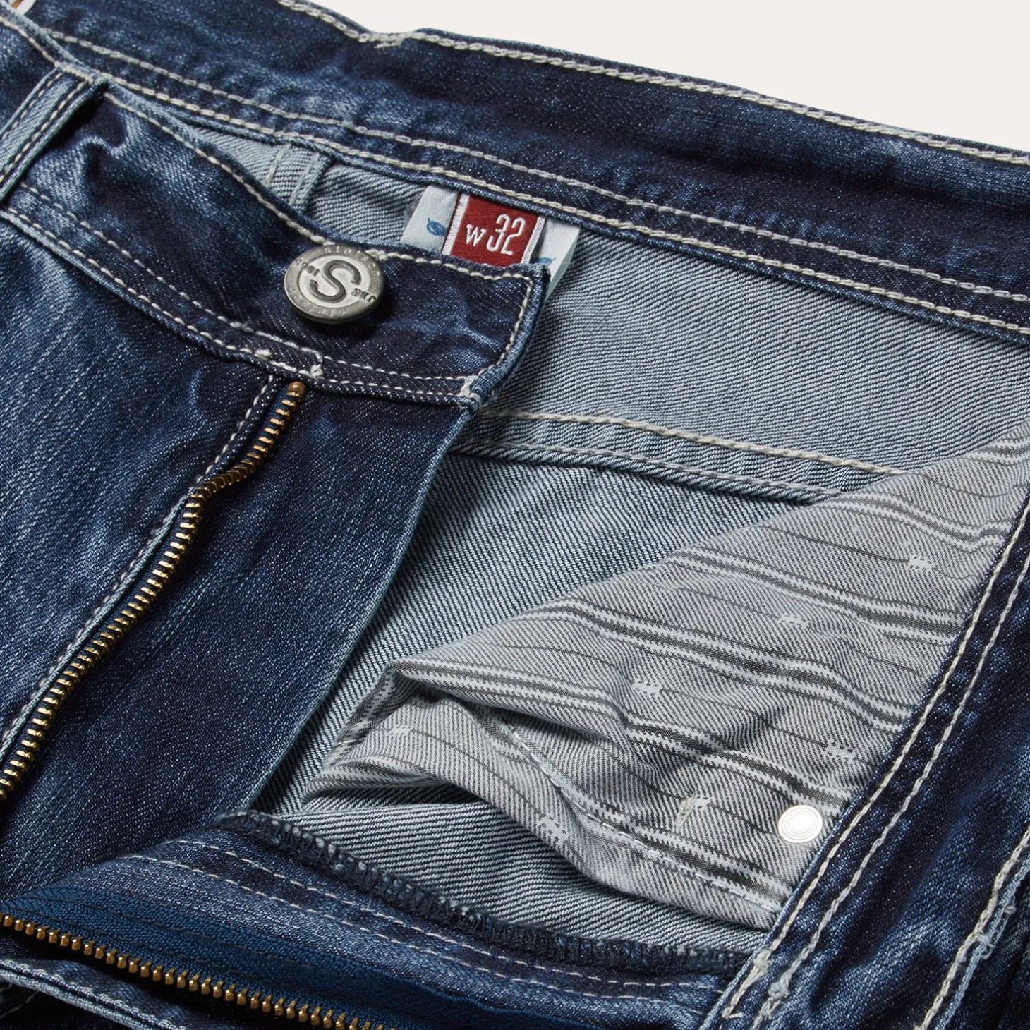 1520 Fit Standard Straight Leg Jean